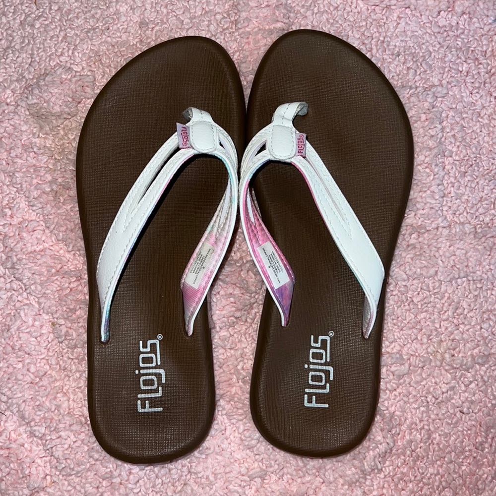 Flojos white strapped flip flops size 6 EUC